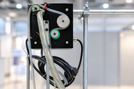 Qualität, die sich bewährt hat: So fing alles an – unser allererster Riemenskimmer RSK-2 aus dem Jahr 1994 zeigt, wie lange wir bereits innovative Lösungen für die KSS-Pflege entwickeln.
